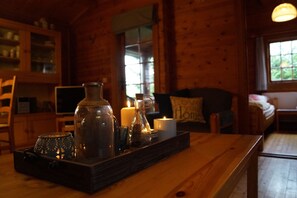 Télévision, lecteur de DVD, chaîne hi-fi