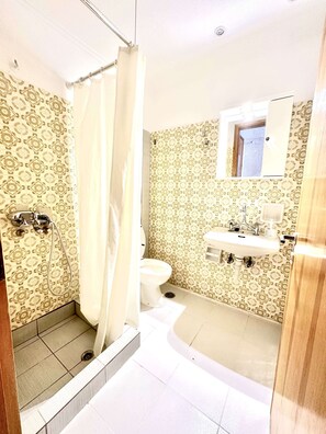 Deep soaking tub, rainfall showerhead, towels