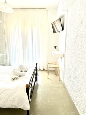 Classic Double Room | Living area | Flat-screen TV