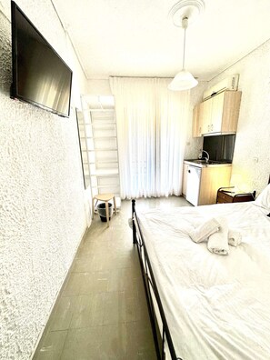 Basic Double Room | Egyptian cotton sheets, down comforters, memory foam beds