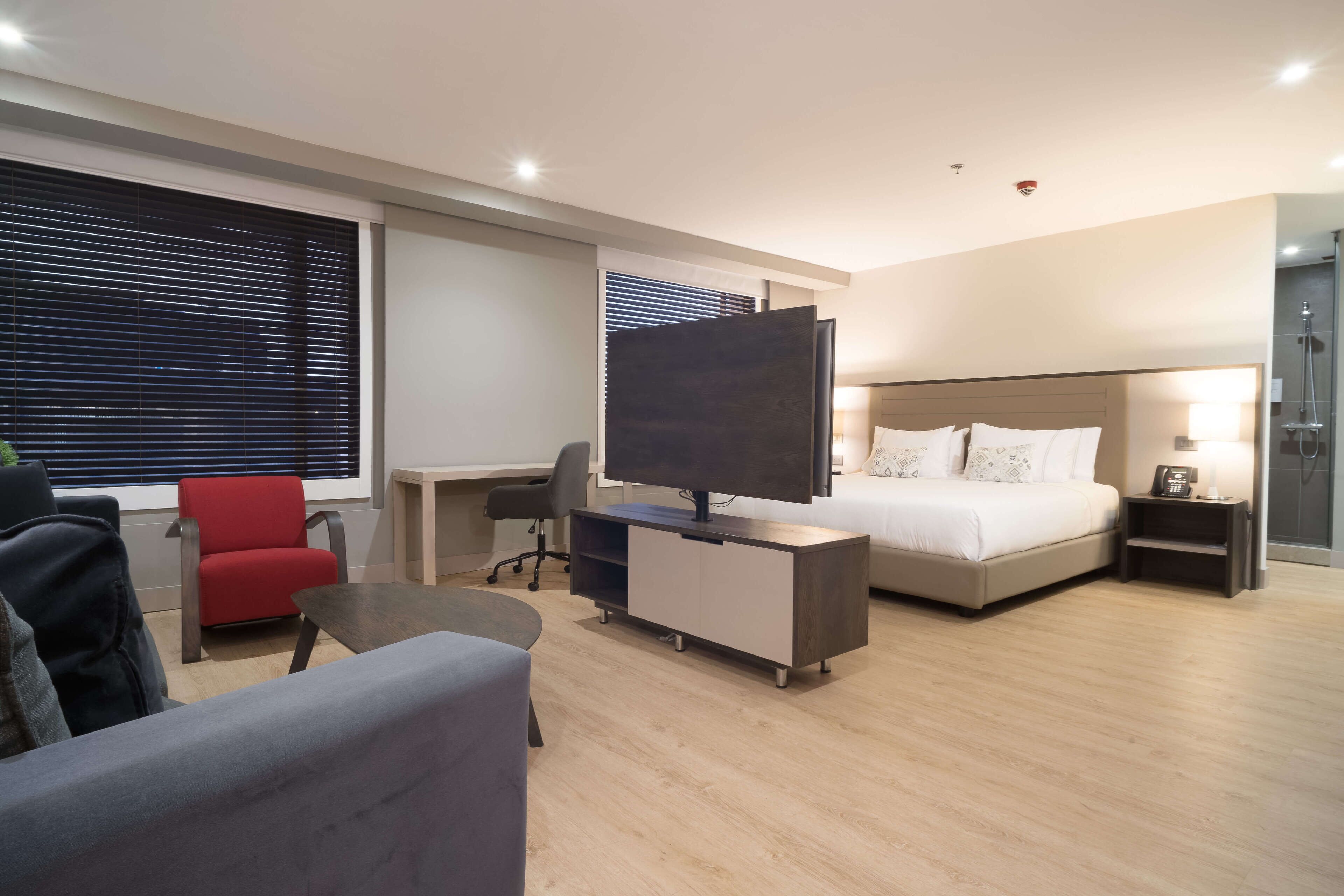 premium suite | egyptian cotton sheets, premium bedding, free minibar items