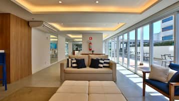 Televisión LED de 32 pulgadas con canales por cable y televisión