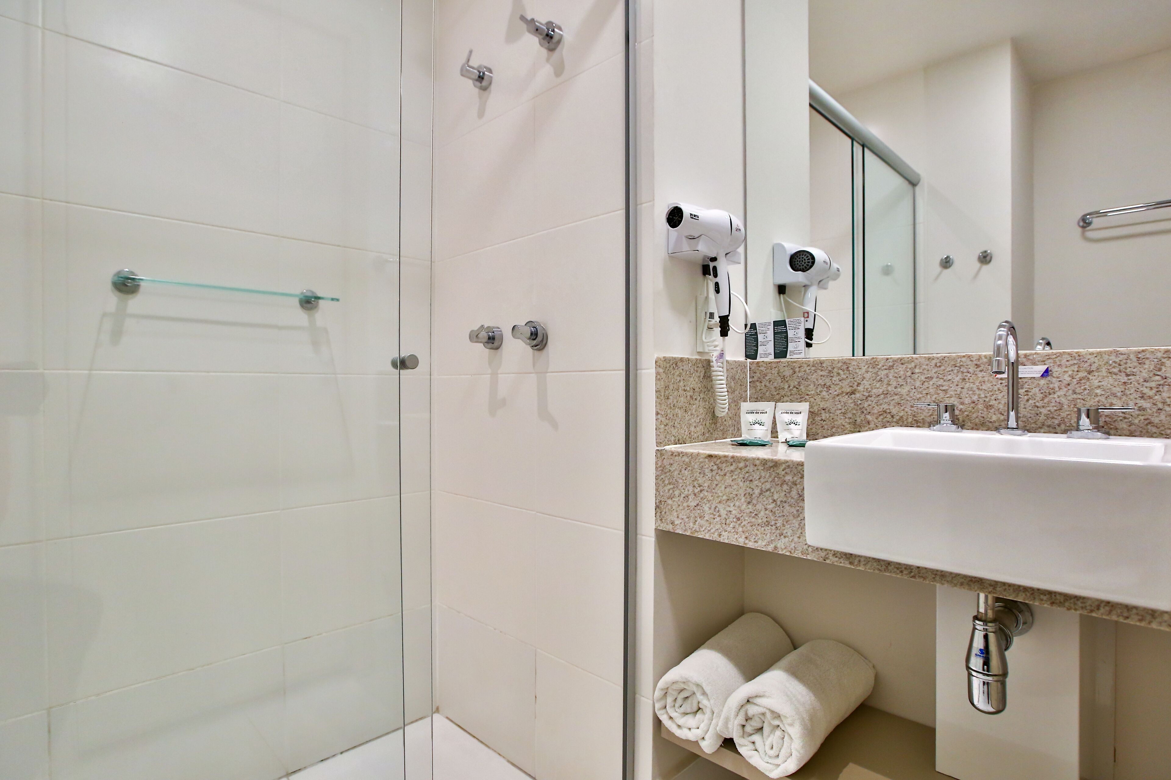 standard room | bathroom | shower, free toiletries, towels