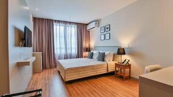 Cofres nos quartos, quartos à prova de som, berços grátis