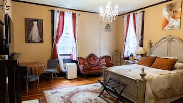 Signature Double Room, 1 Queen Bed, Non Smoking | Premium bedding, individually decorated, individually furnished