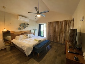 Room, 1 King Bed, Pool Access | Hypo-allergenic bedding, individually decorated, individually furnished - Casa Cielo Cancun (Cancun)
