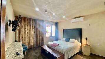 Kamar Standar, 1 Tempat Tidur Double, kamar mandi pribadi | Seprai antialergi dan didekorasi berbeda-beda