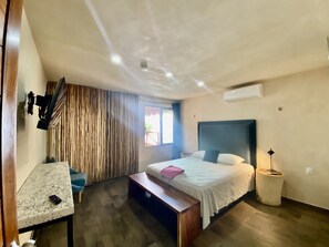 Standard Room, 1 Double Bed, Private Bathroom | Hypo-allergenic bedding, individually decorated, individually furnished