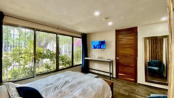 Habitación estándar, 1 cama matrimonial, baño en la habitación | Ropa de cama hipoalergénica y decoración personalizada