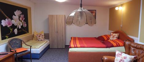 1 bedroom, bed sheets