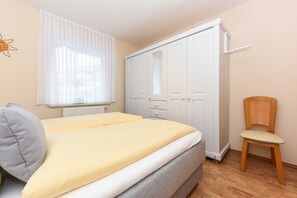 2 bedrooms, travel cot, WiFi