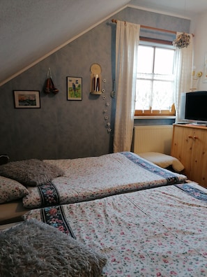 1 habitación, escritorio, tabla de planchar con plancha y wifi gratis
