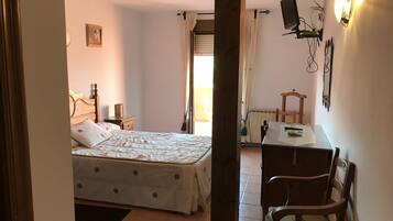 Chambre Double ou avec lits jumeaux | Couette en duvet d'oie, bureau, lits pliants/supplémentaires