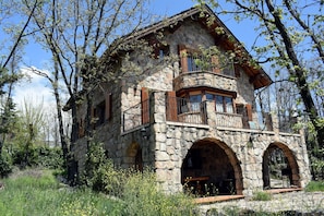 Unclassified image, 3 of 40, button - Romantic rustic house in the mountains of Madrid (El Boalo)