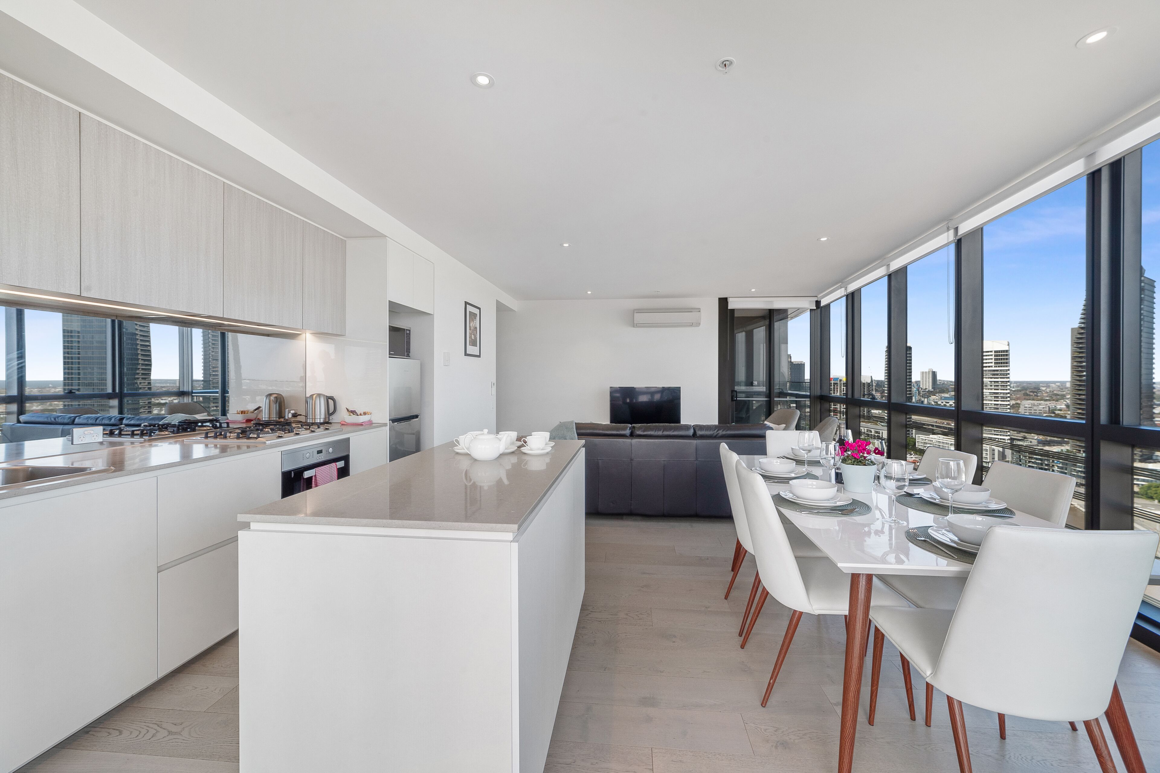 Melbourne Lifestyle Apartments - Best Views on Collins — image 16