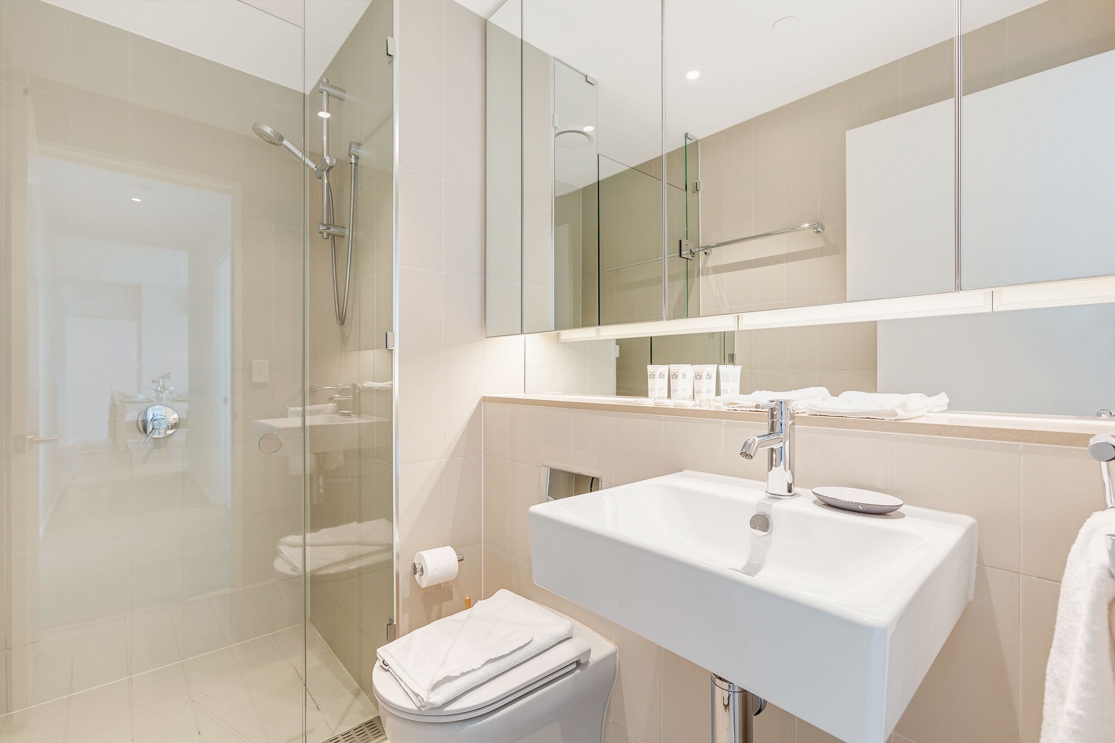 Melbourne Lifestyle Apartments - Best Views on Collins — image 18