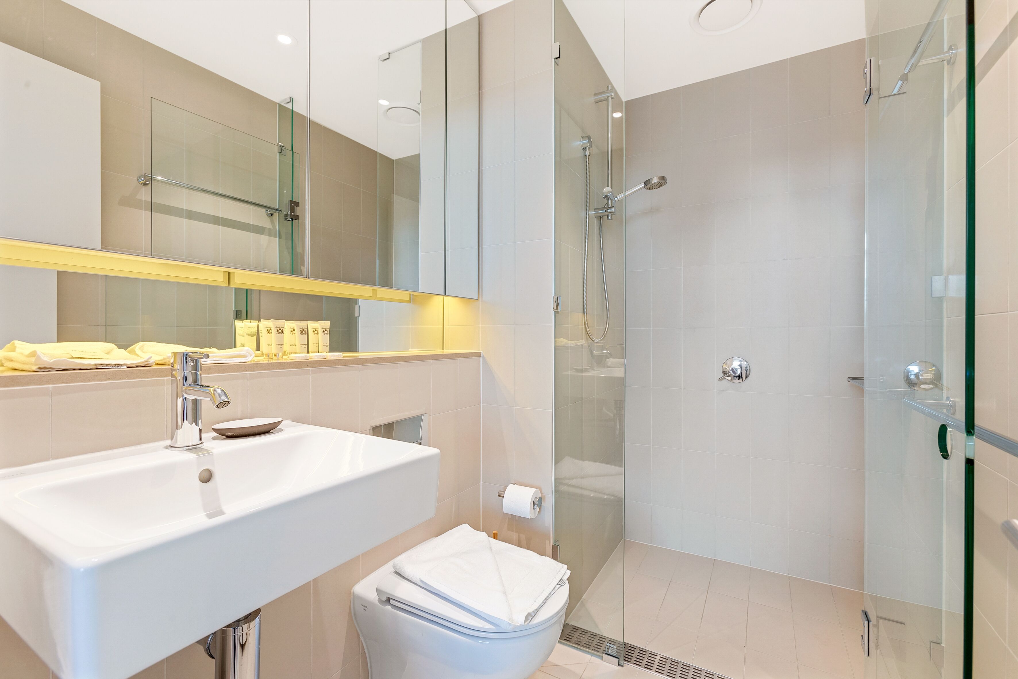 Melbourne Lifestyle Apartments - Best Views on Collins — image 11