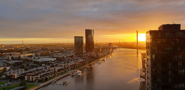Premium 3 bed 2 bath apartment with Bay Views | Terrace/patio - Melbourne Lifestyle Apartments - Best Views on Collins (Docklands)