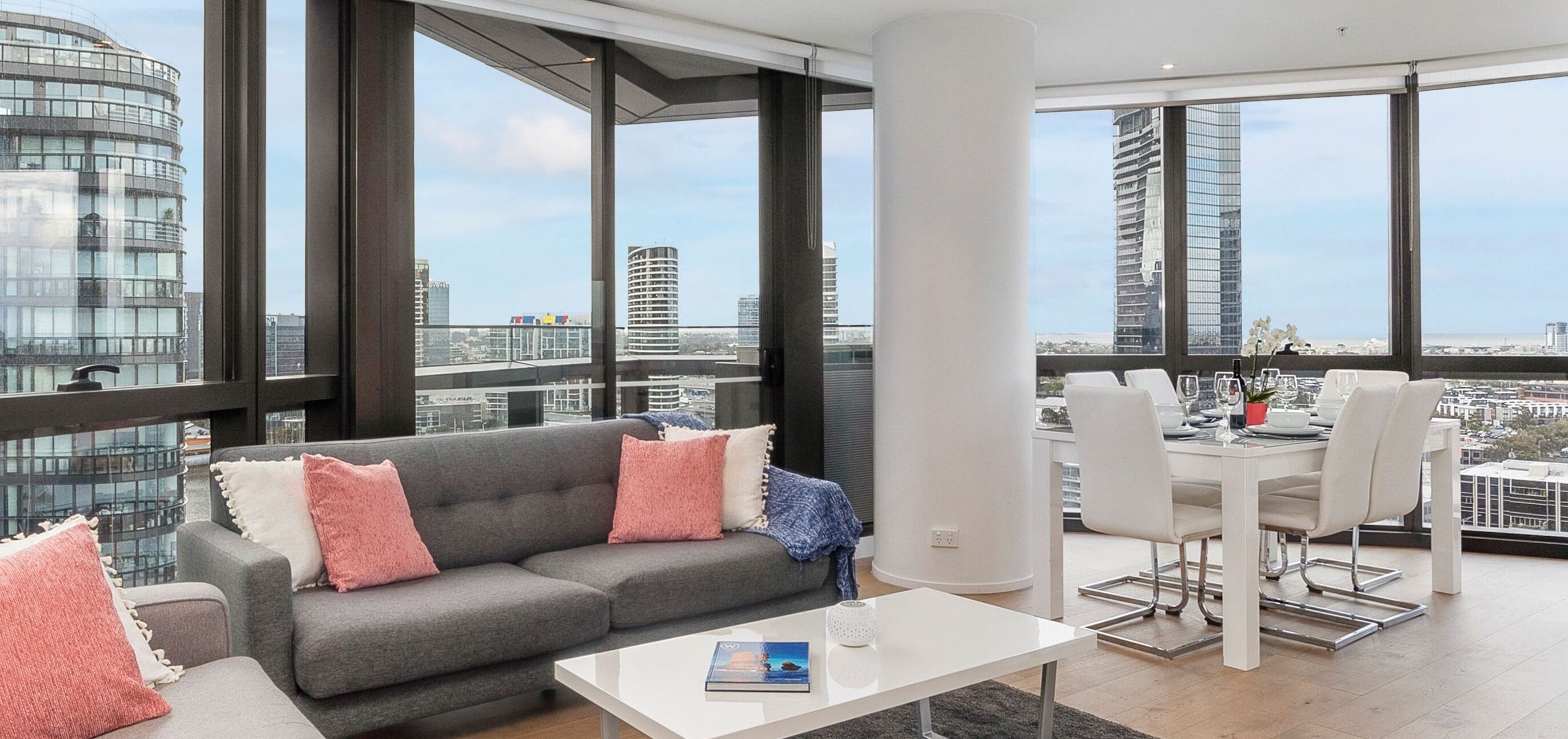 Melbourne Lifestyle Apartments - Best Views on Collins — image 8