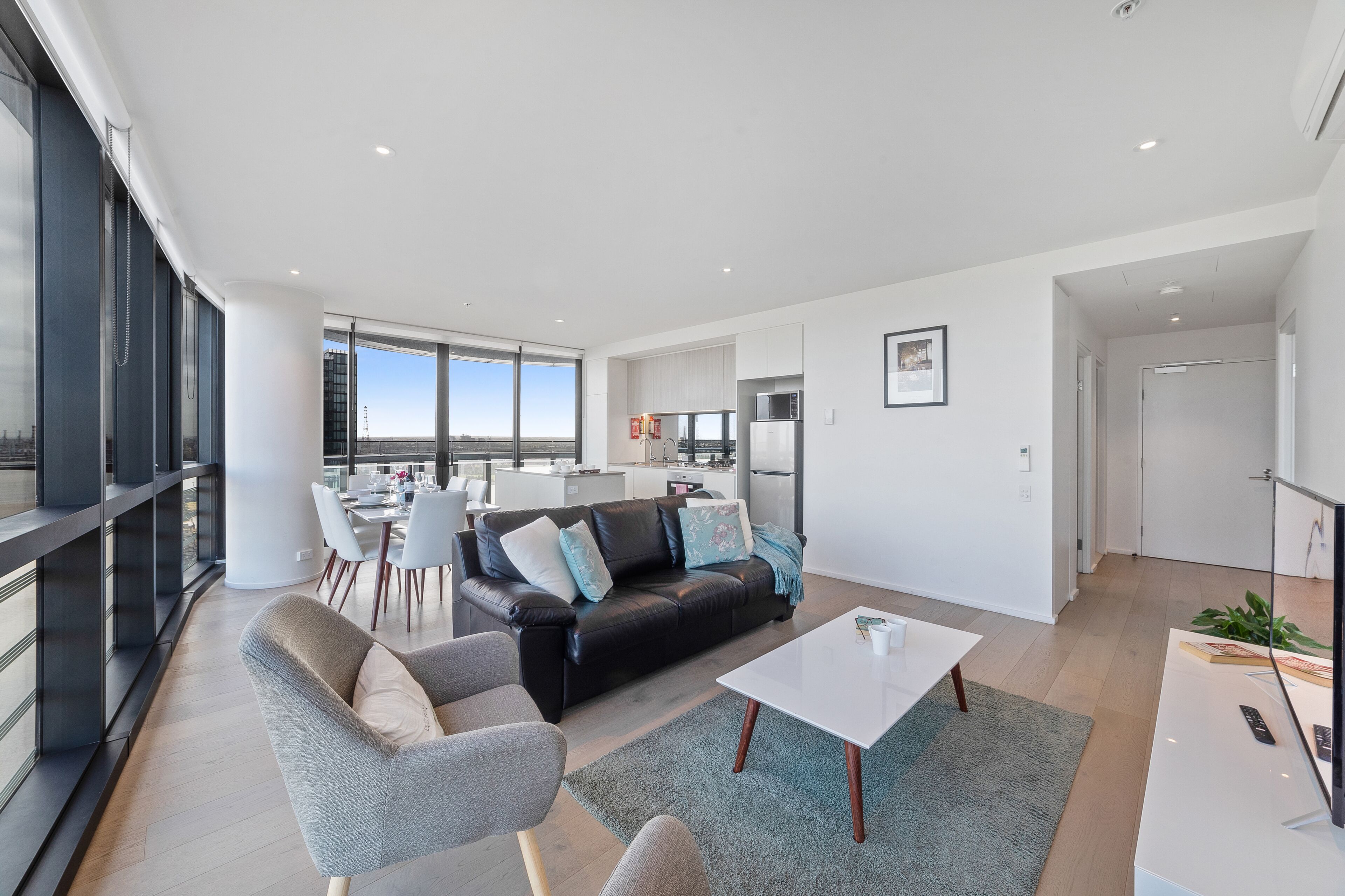 Melbourne Lifestyle Apartments - Best Views on Collins — image 9