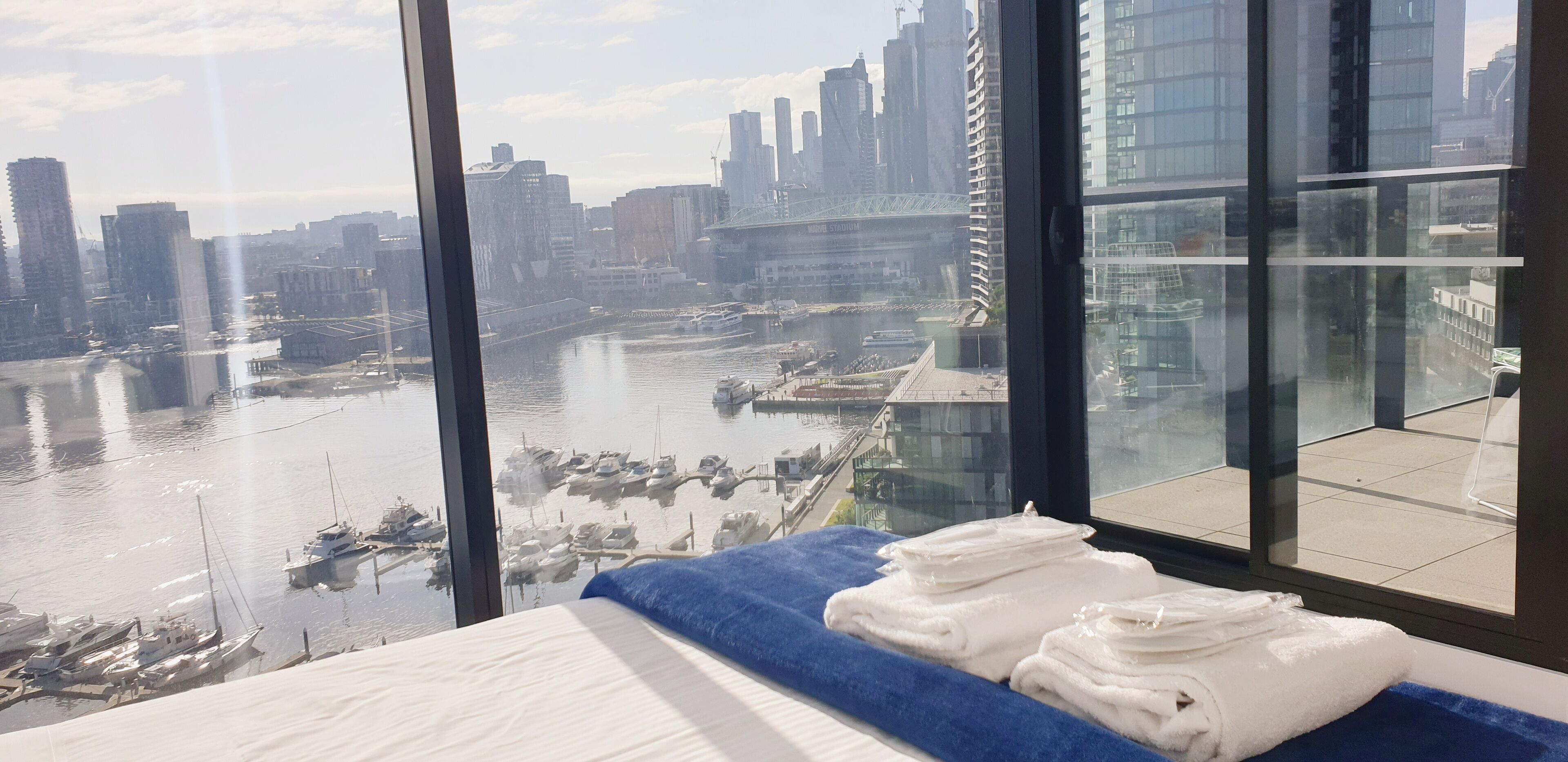 Melbourne Lifestyle Apartments - Best Views on Collins — image 15