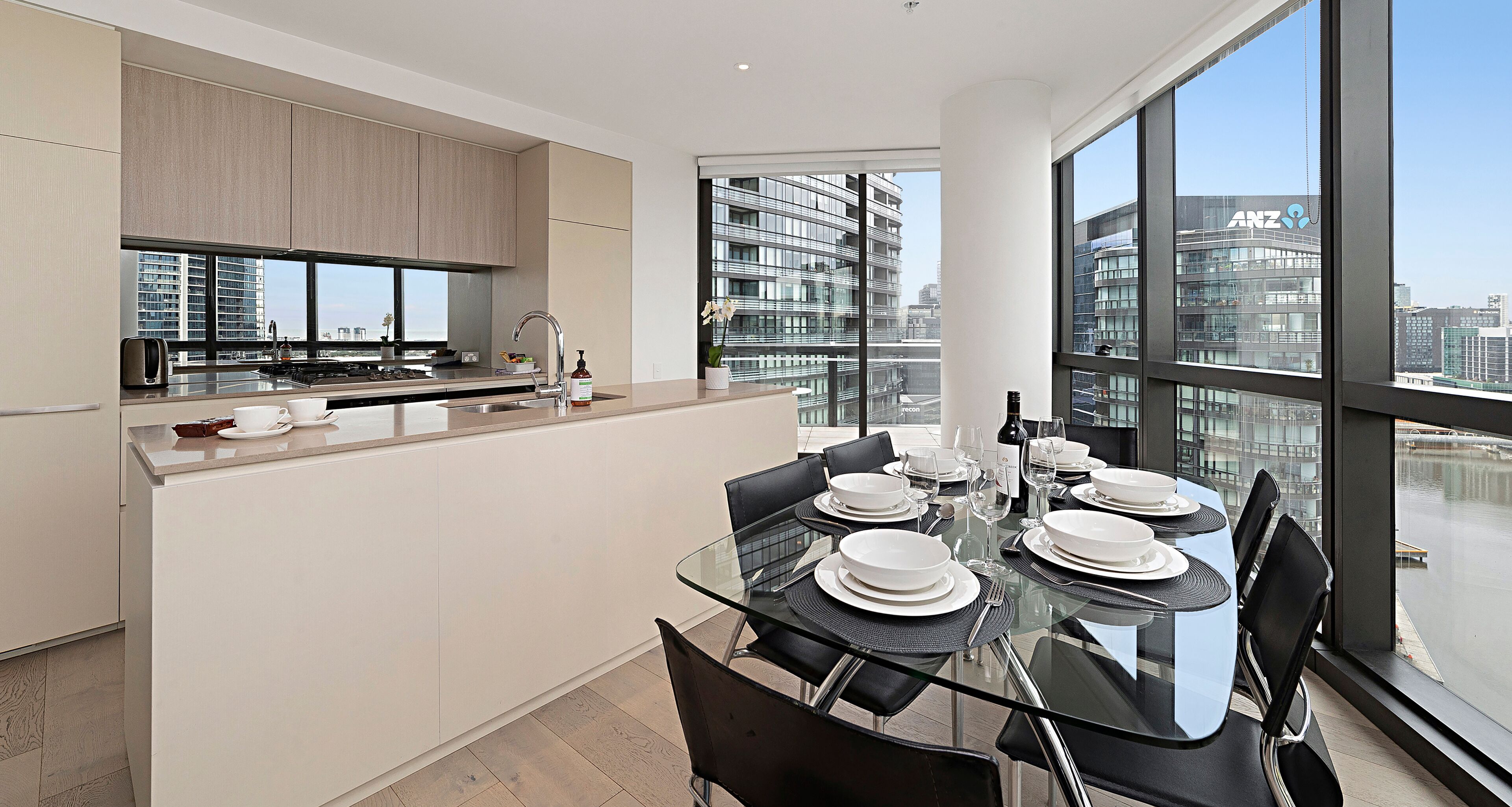 Melbourne Lifestyle Apartments - Best Views on Collins — image 14