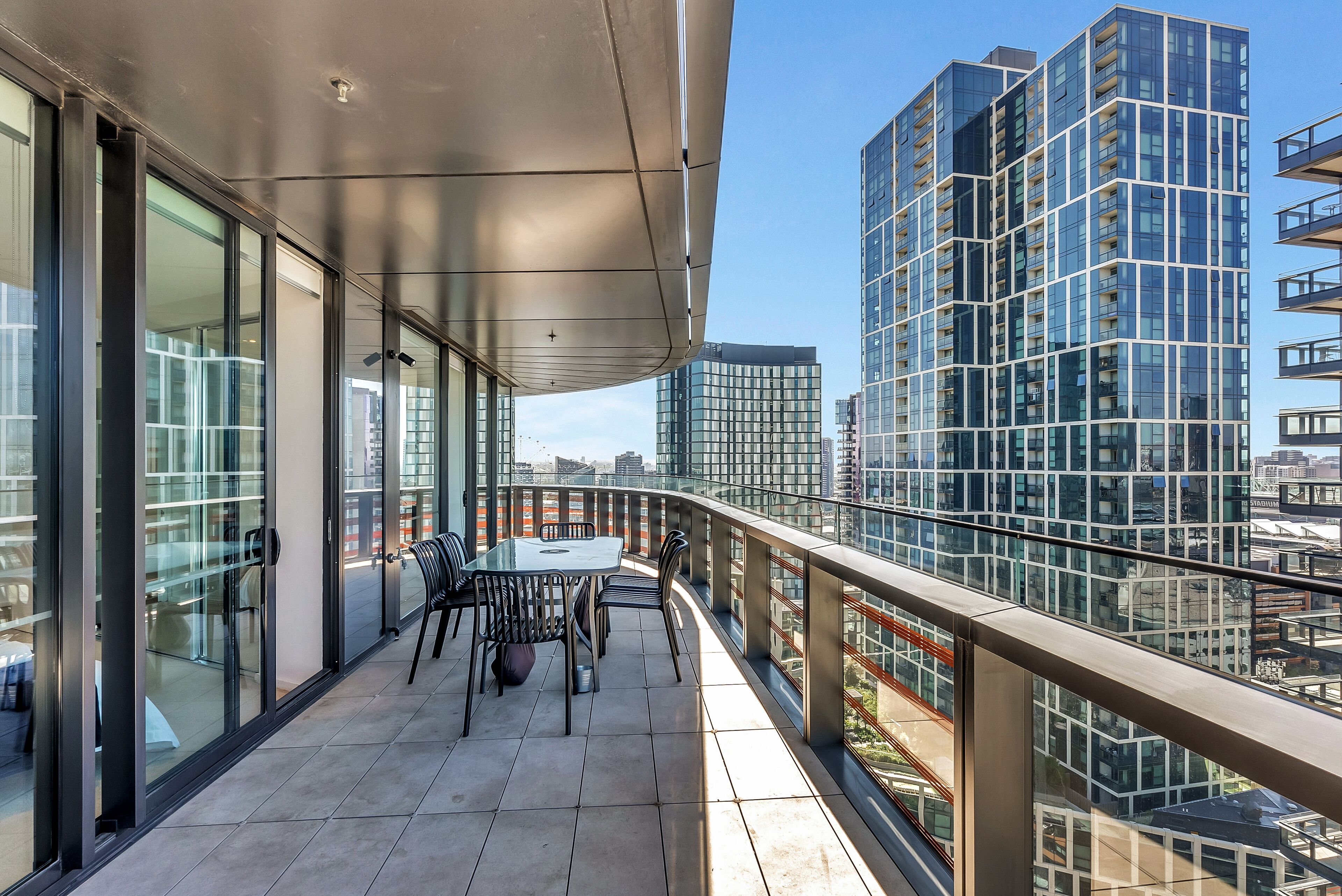 Sub-Penthouse Collection City Views (Sleep 6) | Balcony