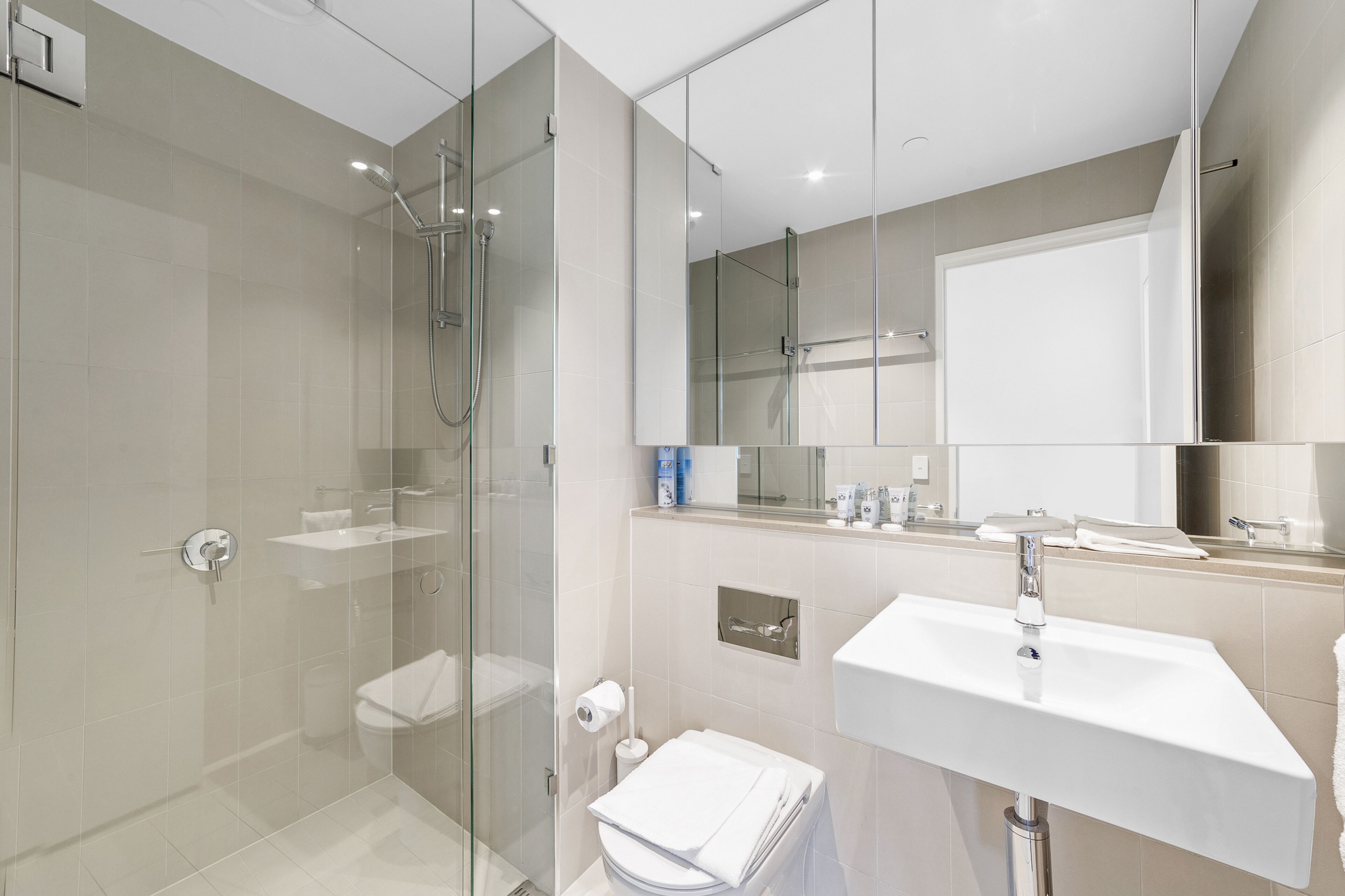 Melbourne Lifestyle Apartments - Best Views on Collins — image 17