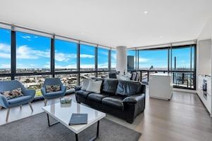 Premium-Apartment, 2 Schlafzimmer (2 bathrooms Bay views) | Wohnbereich