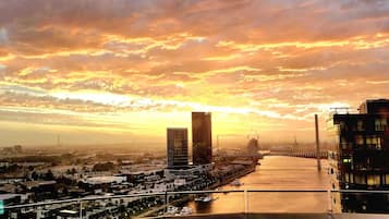 Premium 3 Bedroom, 2 Bathroom Family Apartment with Water and City Views | Terrace/patio