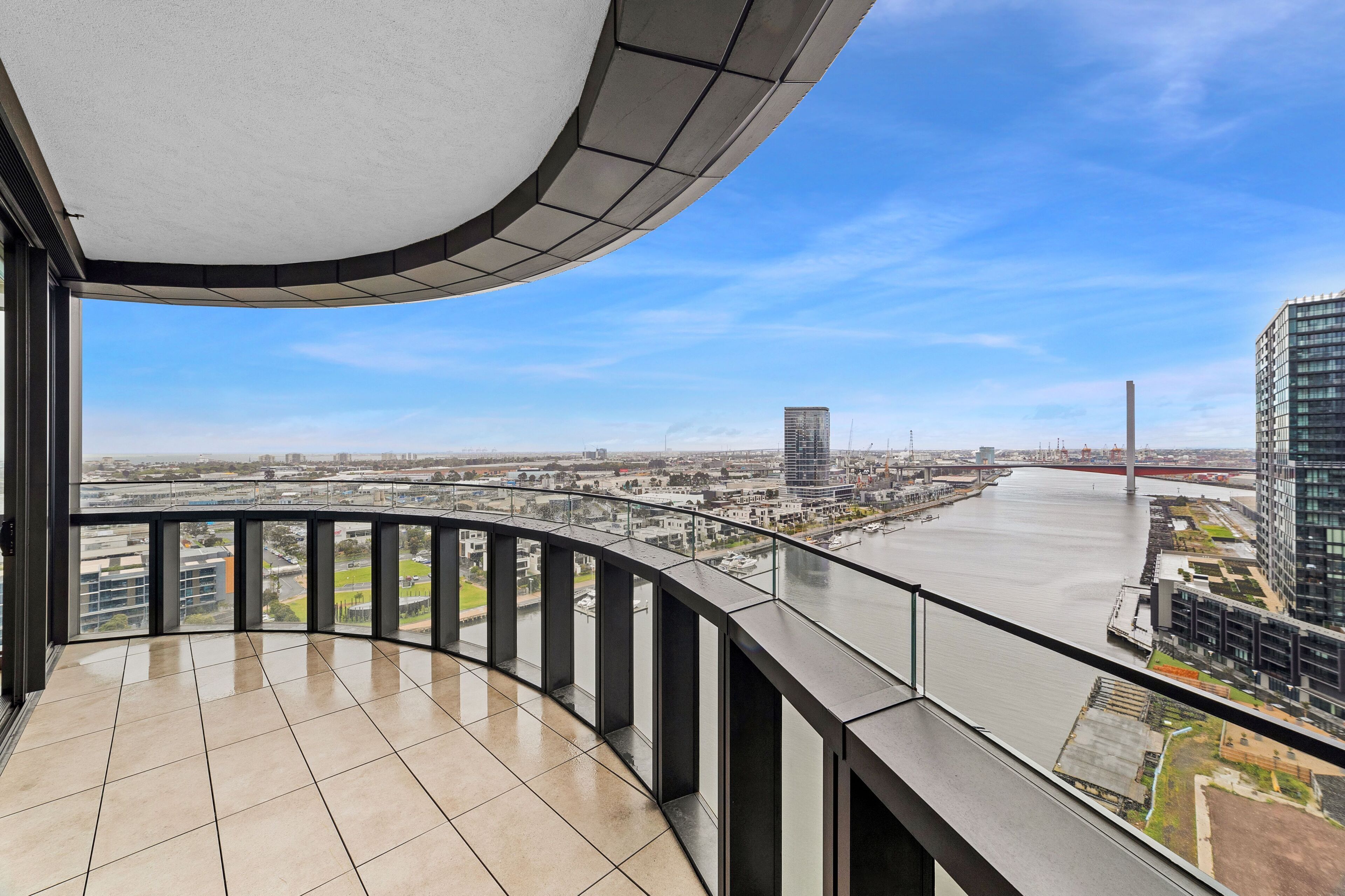 Melbourne Lifestyle Apartments - Best Views on Collins — image 5