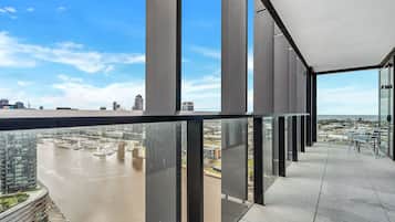 Grandview 3 Bedroom Collection | Balcony view