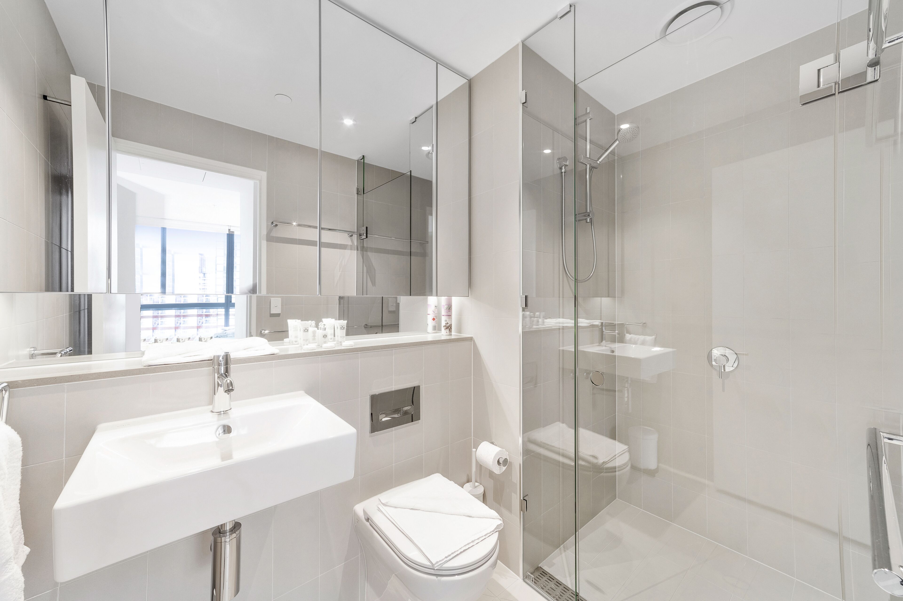 Melbourne Lifestyle Apartments - Best Views on Collins — image 10