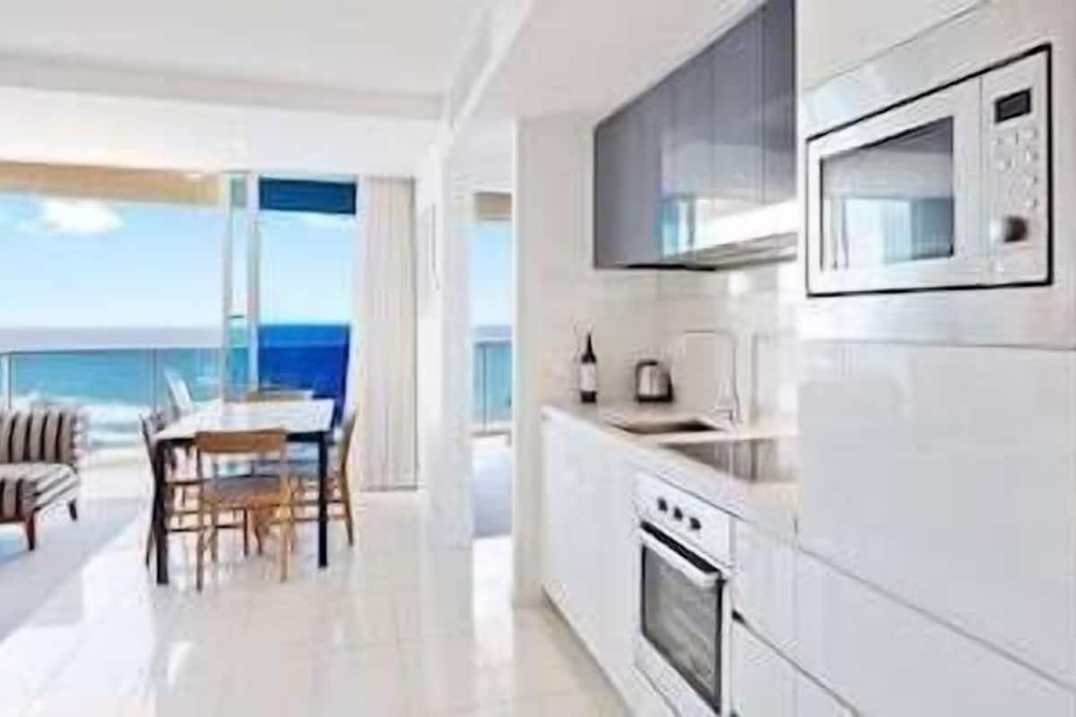 Cuisine privée | Réfrigérateur grande capacité avec congélateur, four à micro-ondes