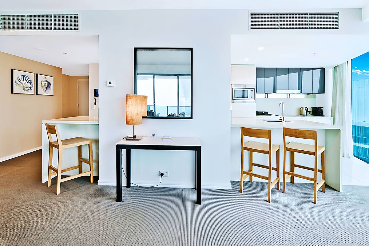 premier apartment, 3 bedrooms, kitchen, ocean view | private kitchen | full-sized fridge, microwave, oven, stovetop