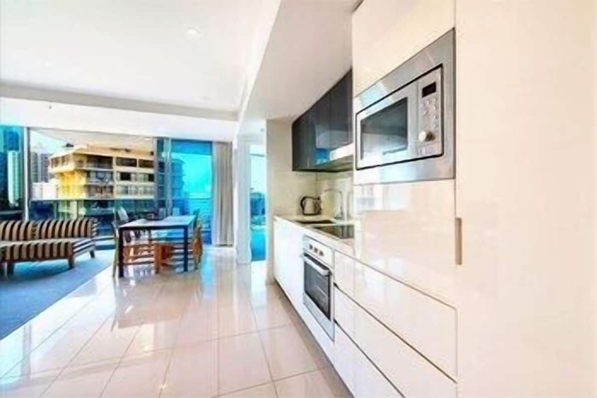 Cuisine privée | Réfrigérateur grande capacité avec congélateur, four à micro-ondes