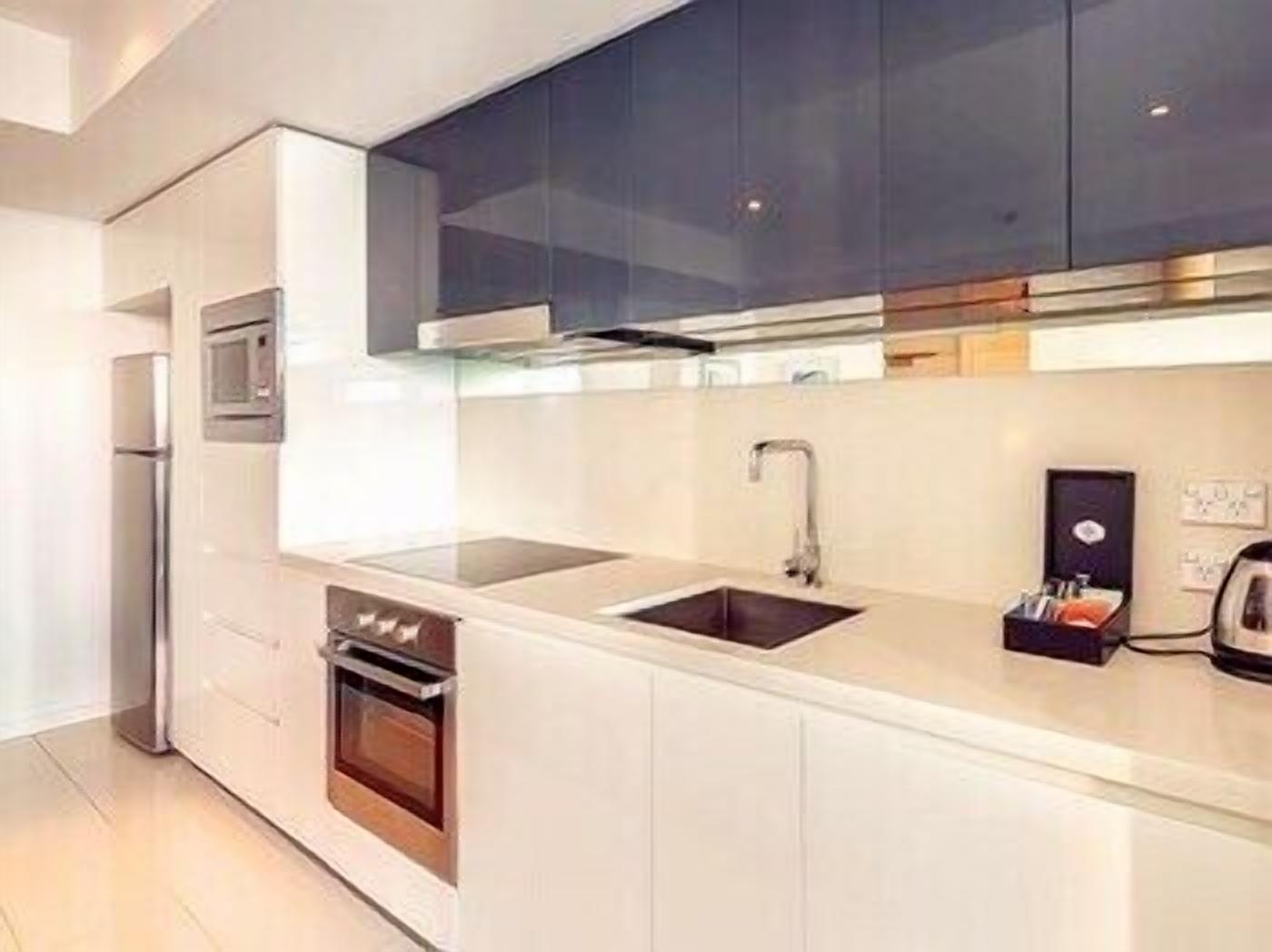 Cozinha privada | Geladeira grande, micro-ondas, fogão, cooktop