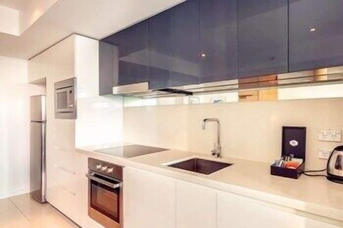 Cuisine privée | Réfrigérateur grande capacité avec congélateur, four à micro-ondes