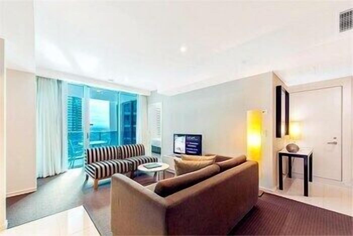 Área de estar | TV de tela plana 75 polegadas com canais digitais, TV, Netflix