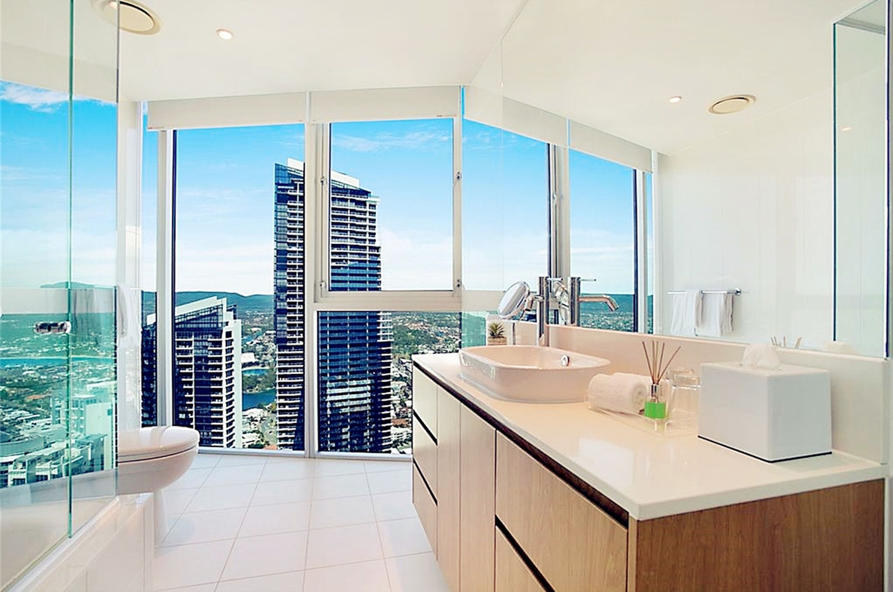 combined shower/bathtub, deep-soaking bathtub, free toiletries