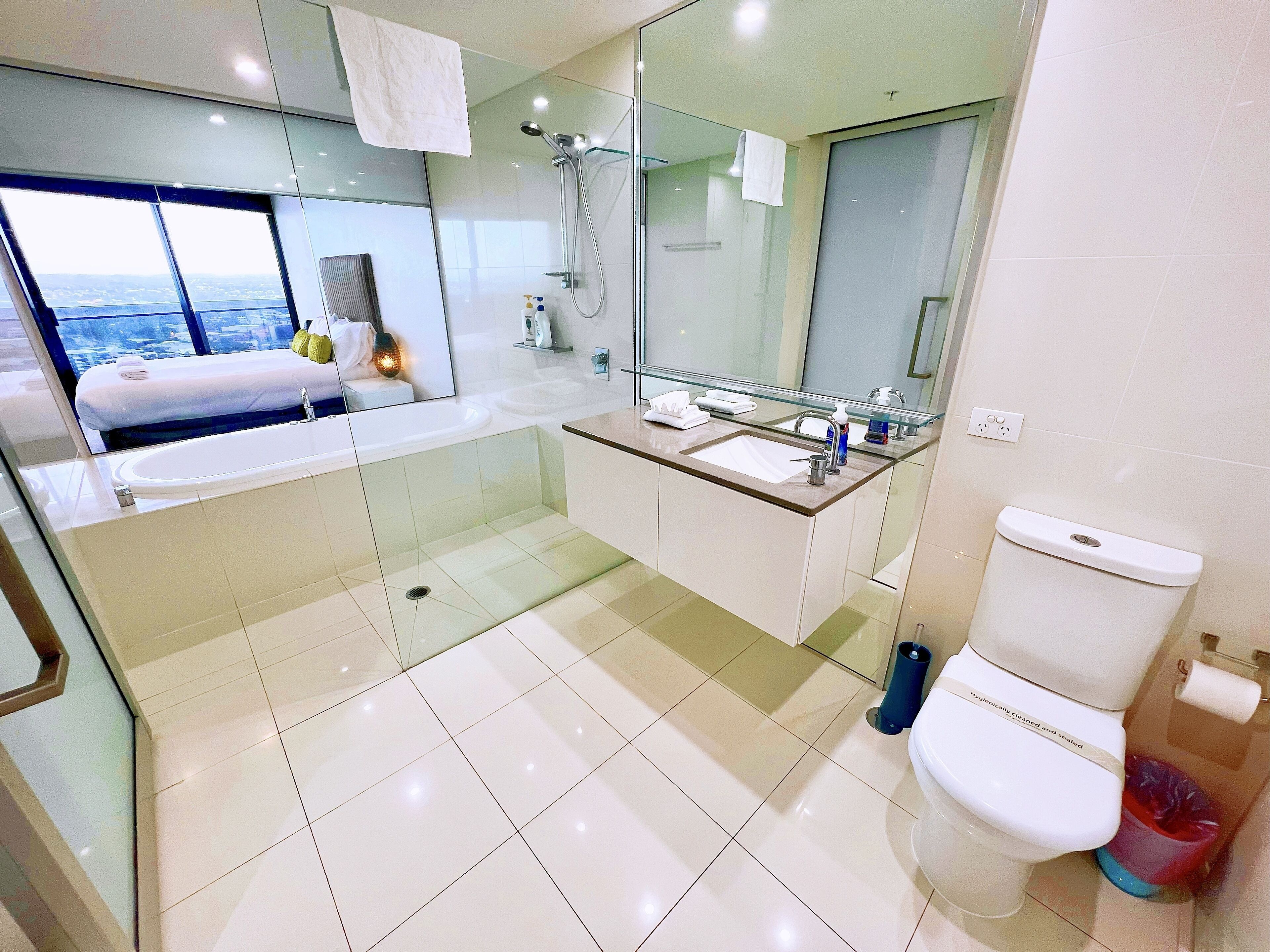 Circle On Cavill Surfers Paradise Apartments-Holiday Paradise — image 14