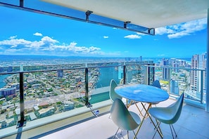 Appartement supérieur, 1 chambre, cuisine, vue sur le fleuve | Balcon