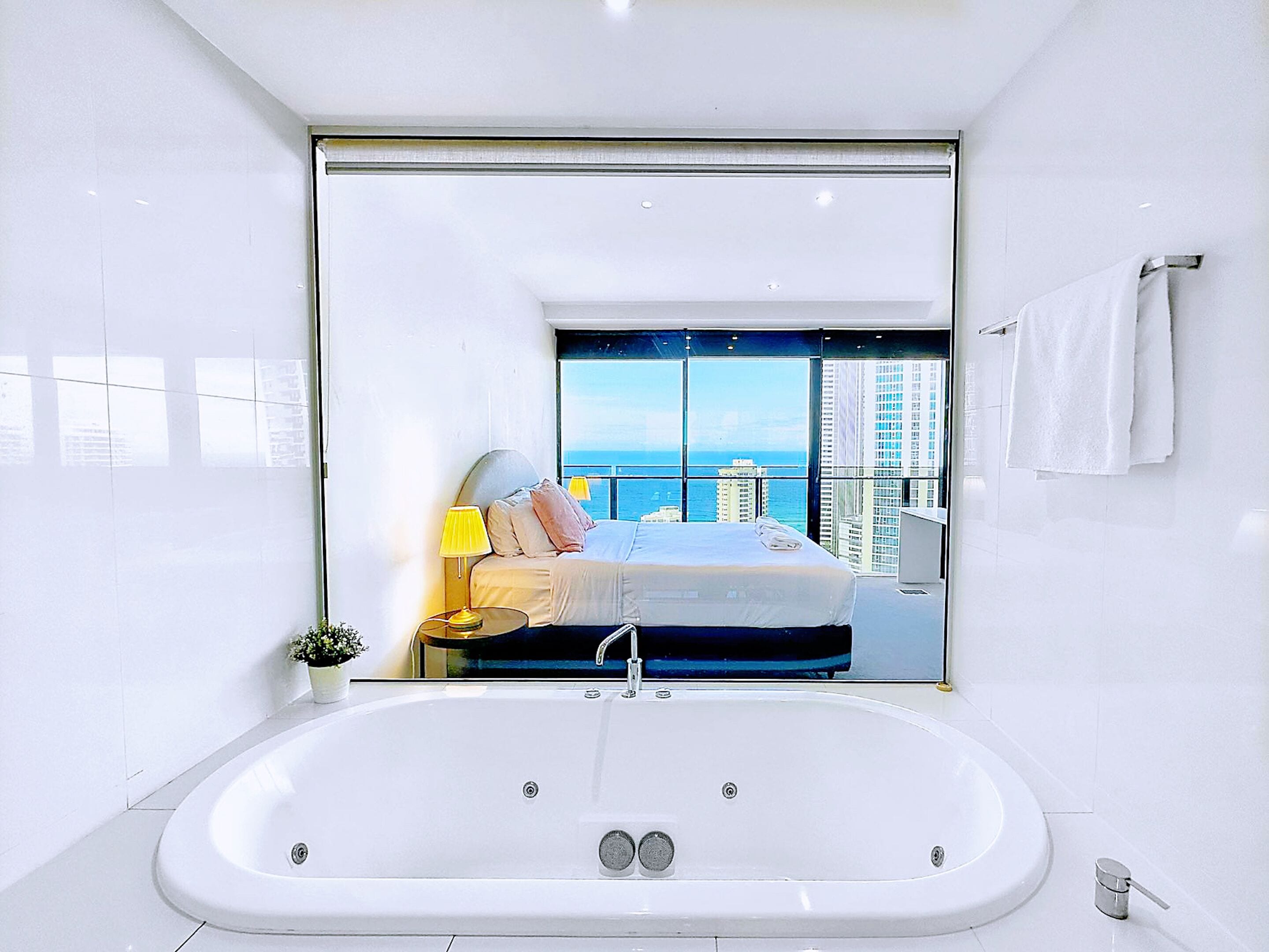 Luxury Apartment, 1.5 Bedroom, Kitchen, Ocean View | 1 bedroom, individually decorated, individually furnished, soundproofing