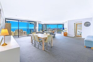 Premium Apartment, 3 Bedrooms, Kitchen, Sky Ocean View | Living room | Flat-screen TV - Circle On Cavill Surfers Paradise Apartments-Holiday Paradise (Surfers Paradise)