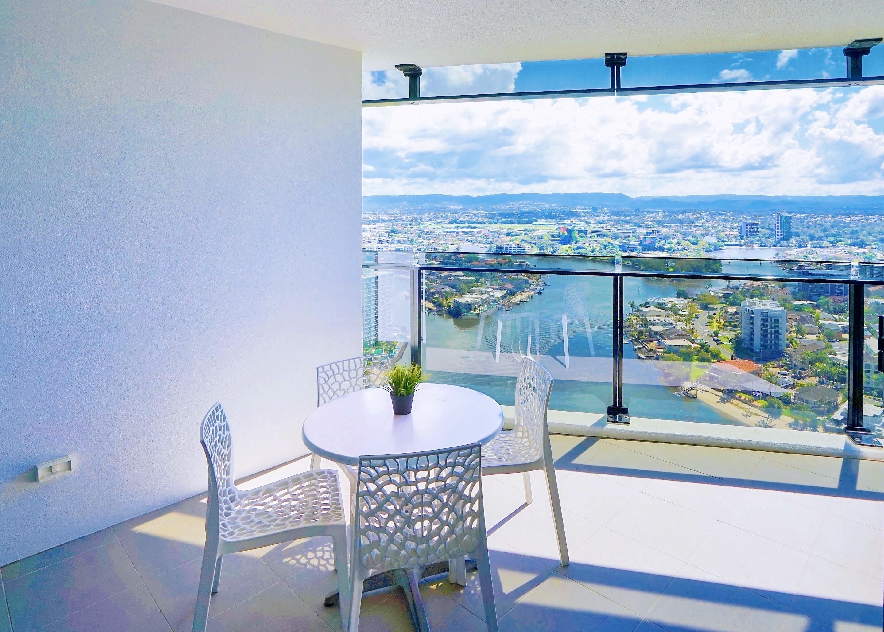 Circle On Cavill Surfers Paradise Apartments-Holiday Paradise — image 7
