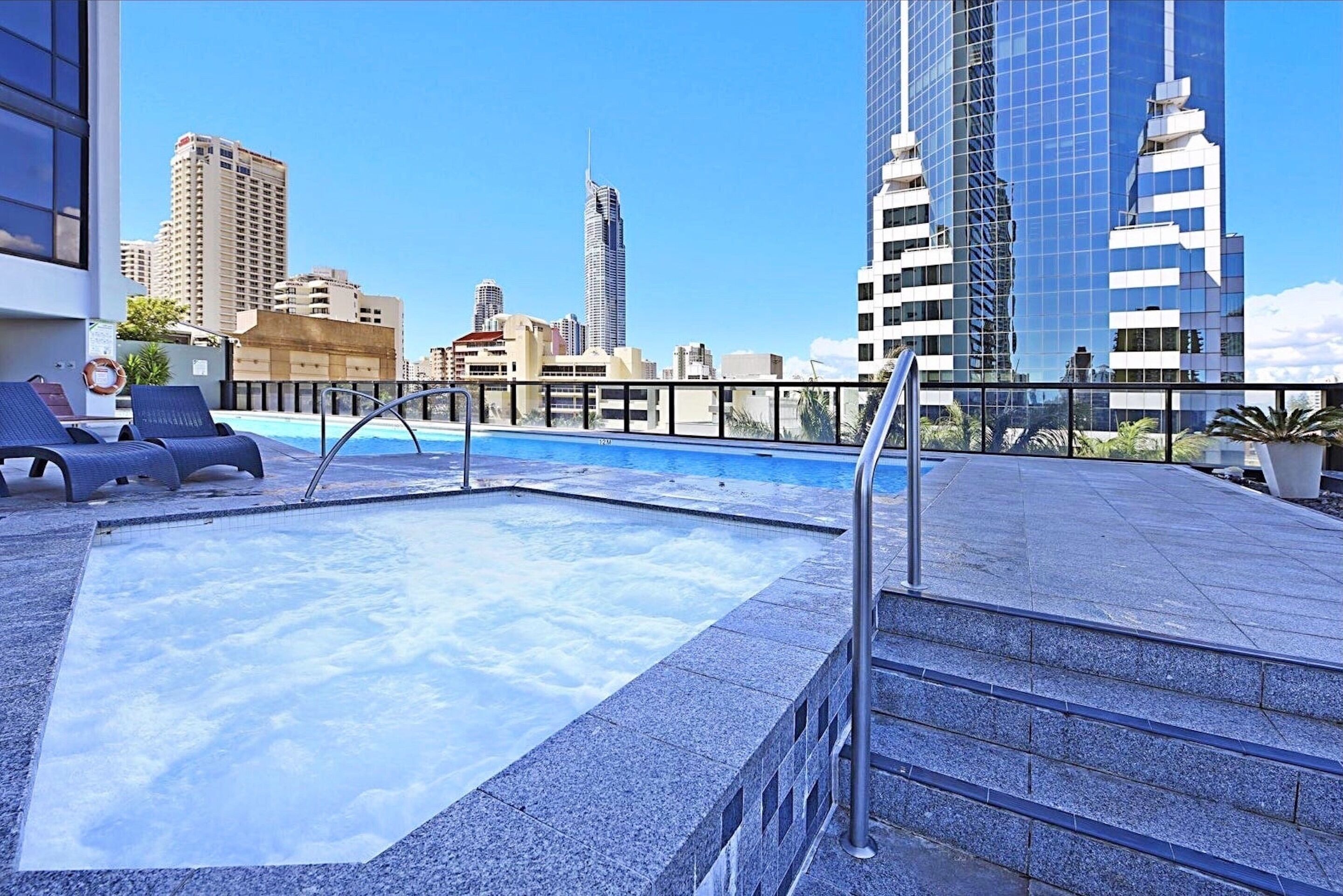 Circle On Cavill Surfers Paradise Apartments-Holiday Paradise — image 4