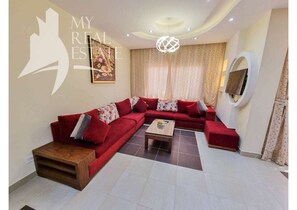 Télévision, baby-foot, table de tennis de table