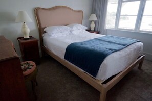 3 habitaciones, tabla de planchar con plancha, wifi y ropa de cama