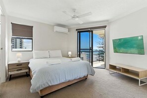 3 bedrooms, desk, iron/ironing board, WiFi - Unit 10 'The Rocks', Coolum Beach (Coolum Beach)