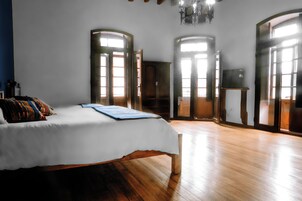 Frette Italian sheets, premium bedding, down duvets, pillow-top beds